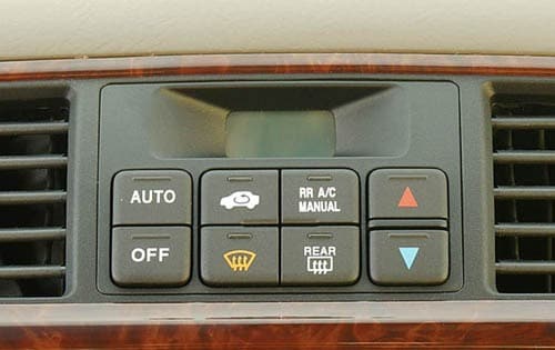 2004 Acura MDX front safety DETAIL