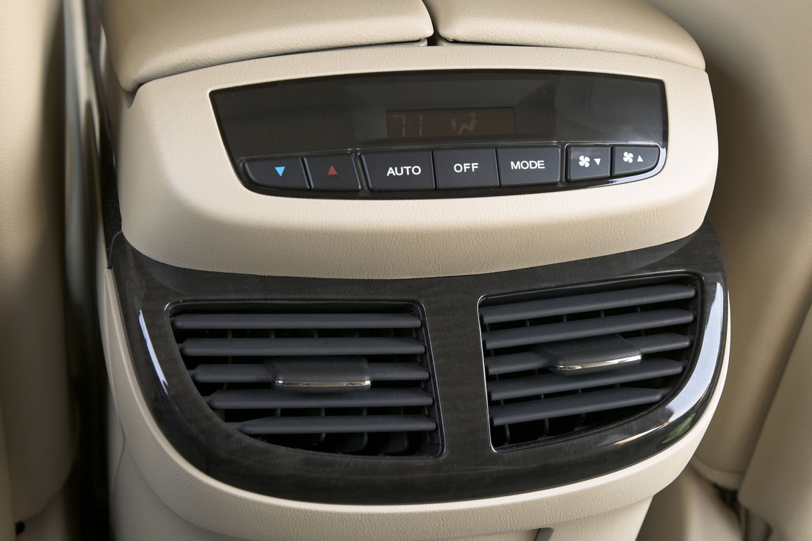 2007 Acura MDX front safety DETAIL