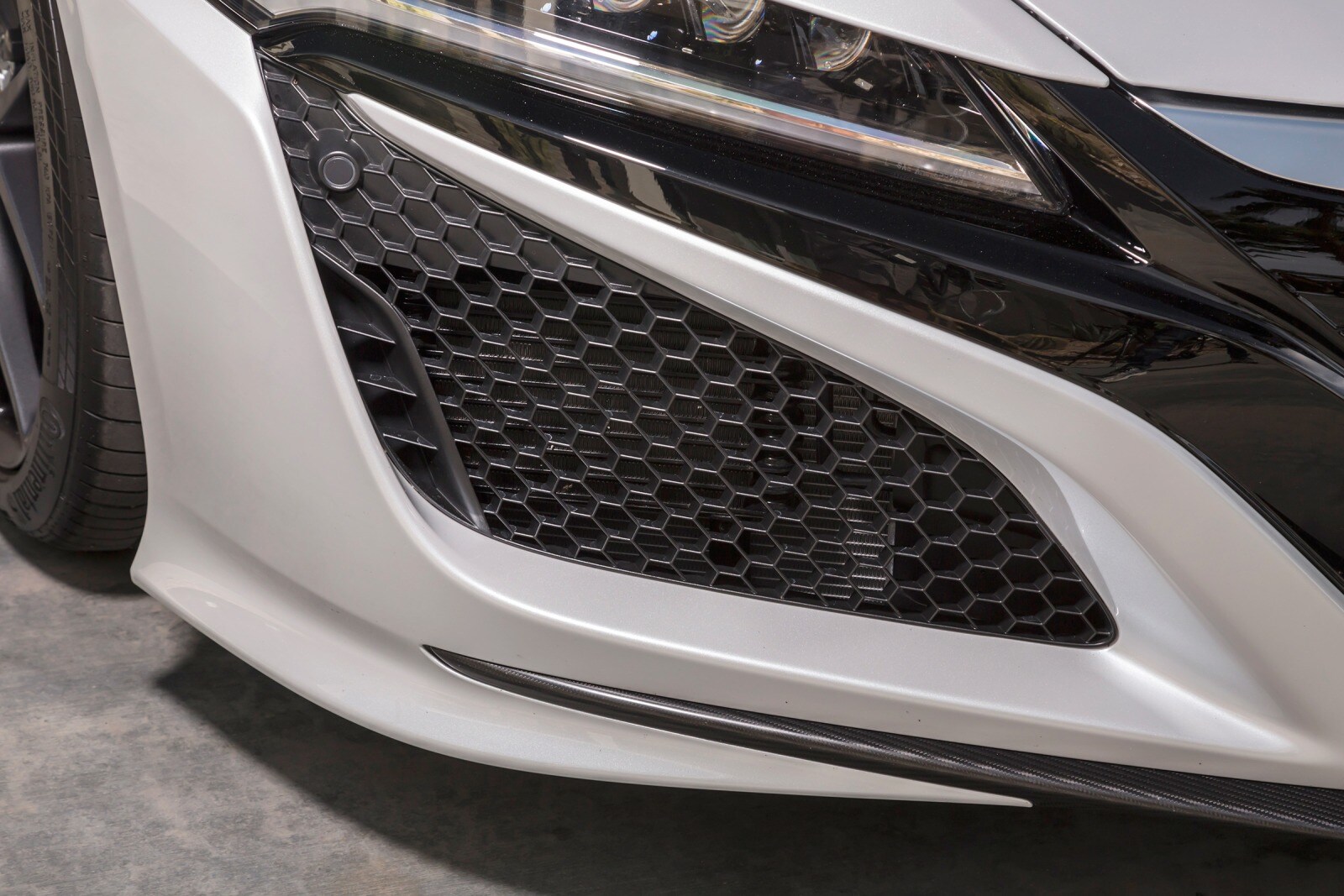 2017 Acura NSX front safety EDETAIL