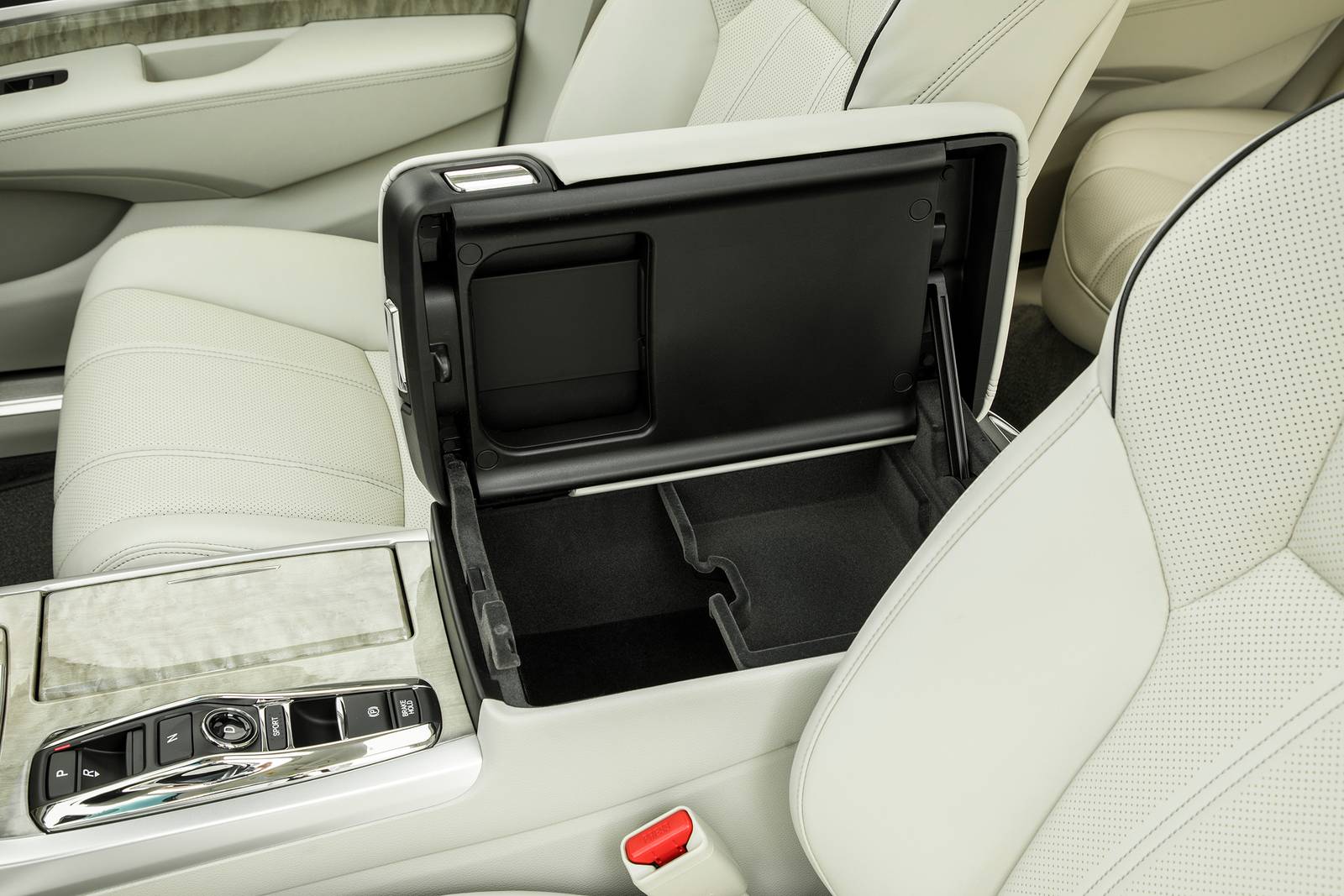 2018 Acura RLX interior DETAIL