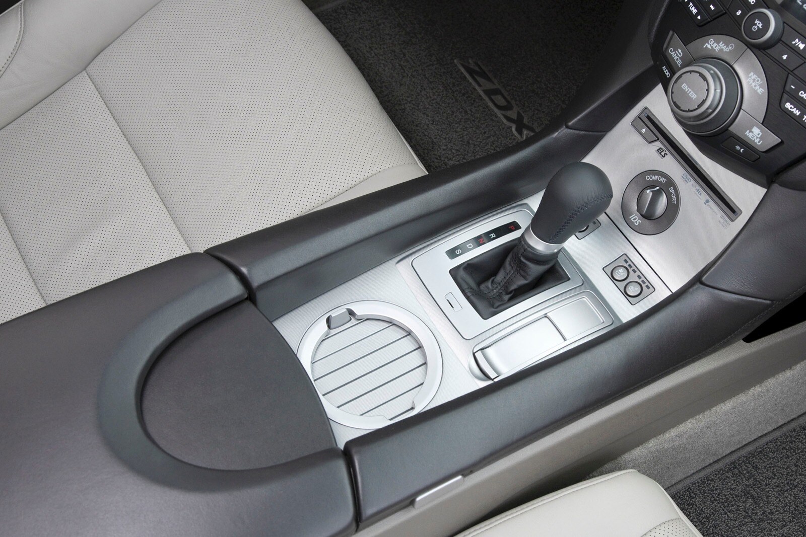 2010 Acura ZDX interior DETAIL