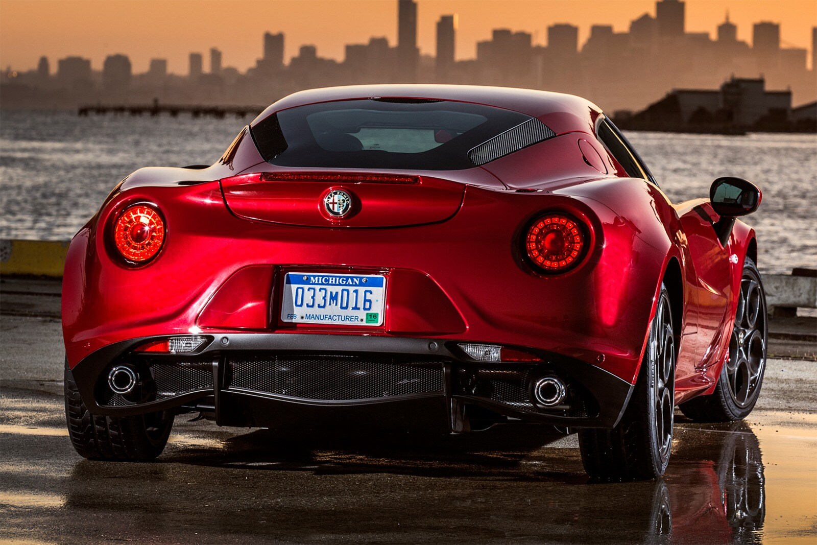 2016 Alfa Romeo 4C — OEM photo 3