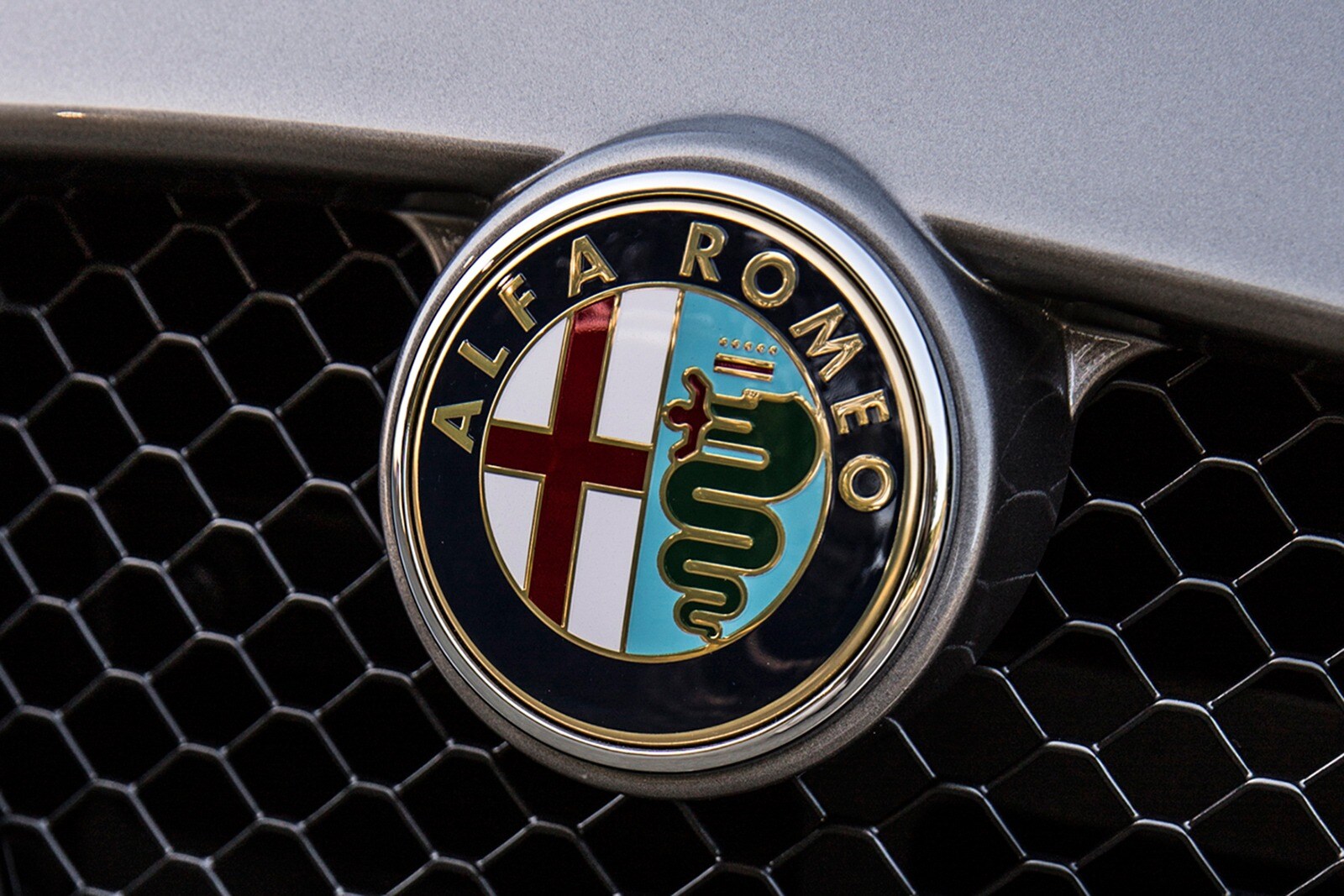 2016 Alfa Romeo 4C — OEM photo 5