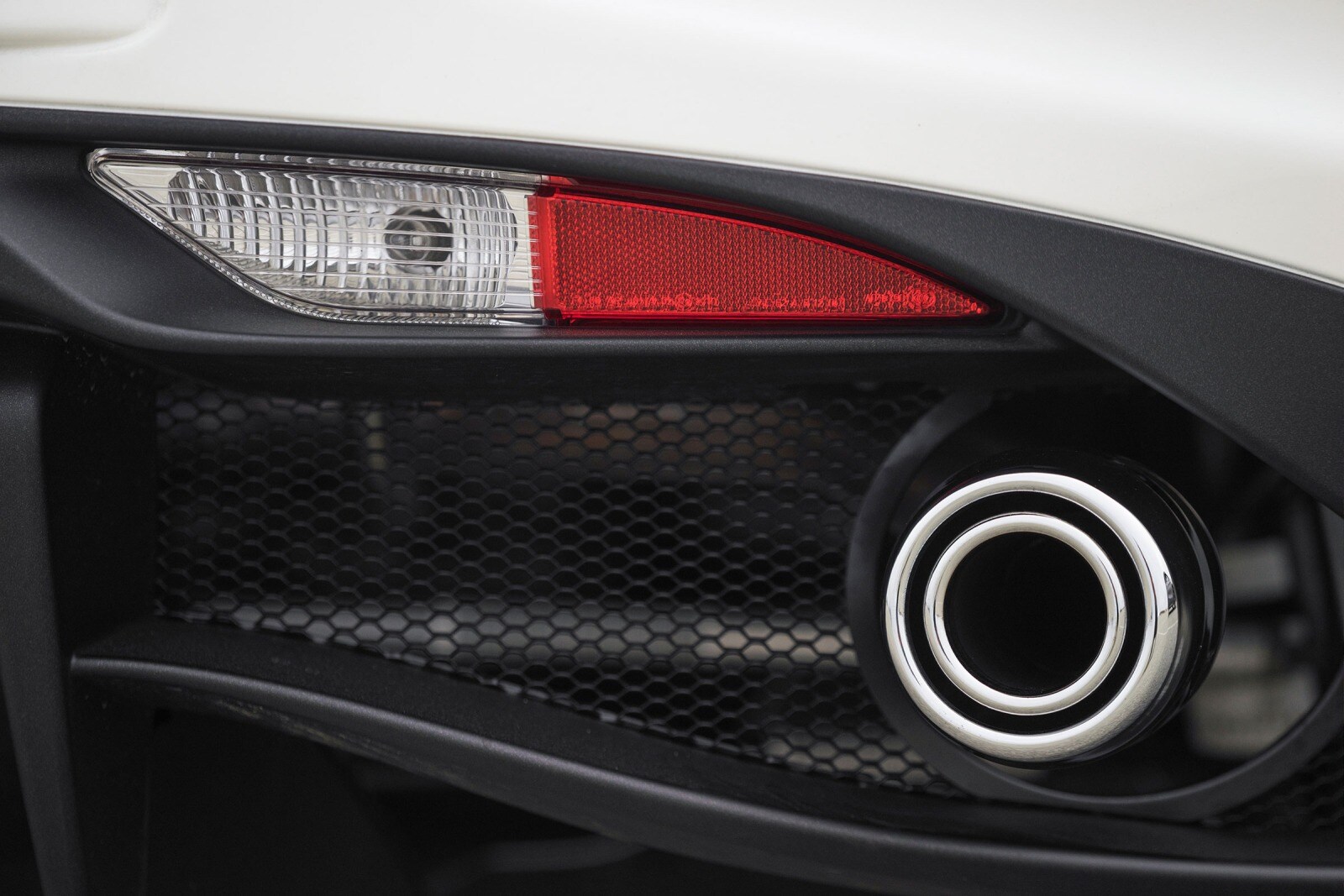 2016 Alfa Romeo 4C exterior EDETAIL