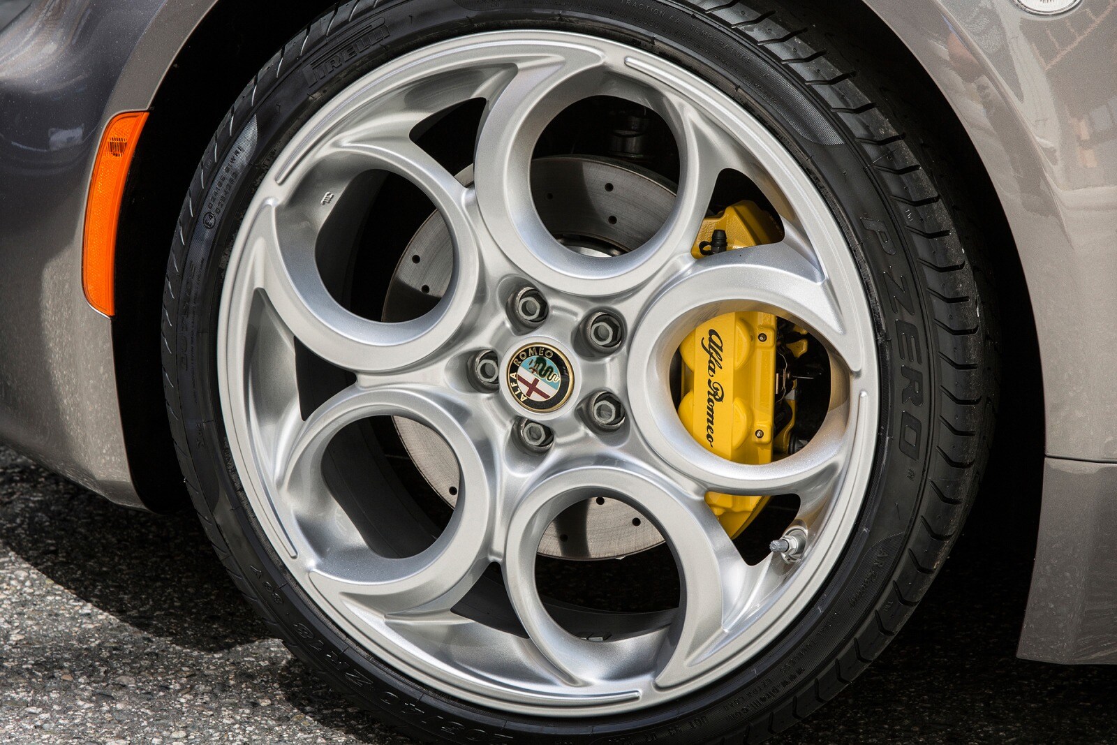 2017 Alfa Romeo 4C — OEM photo 4