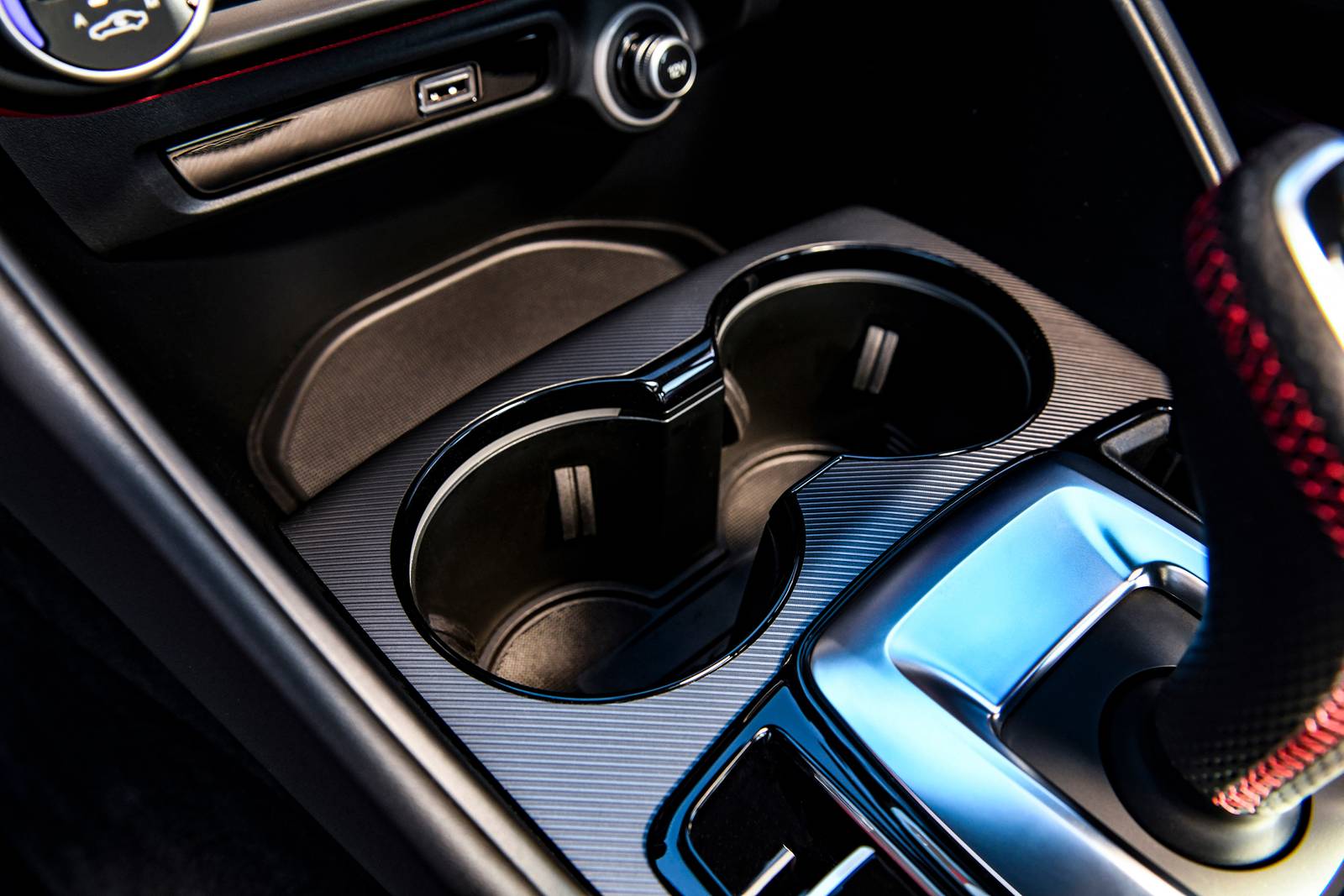 2020 Alfa Romeo Giulia interior CUP