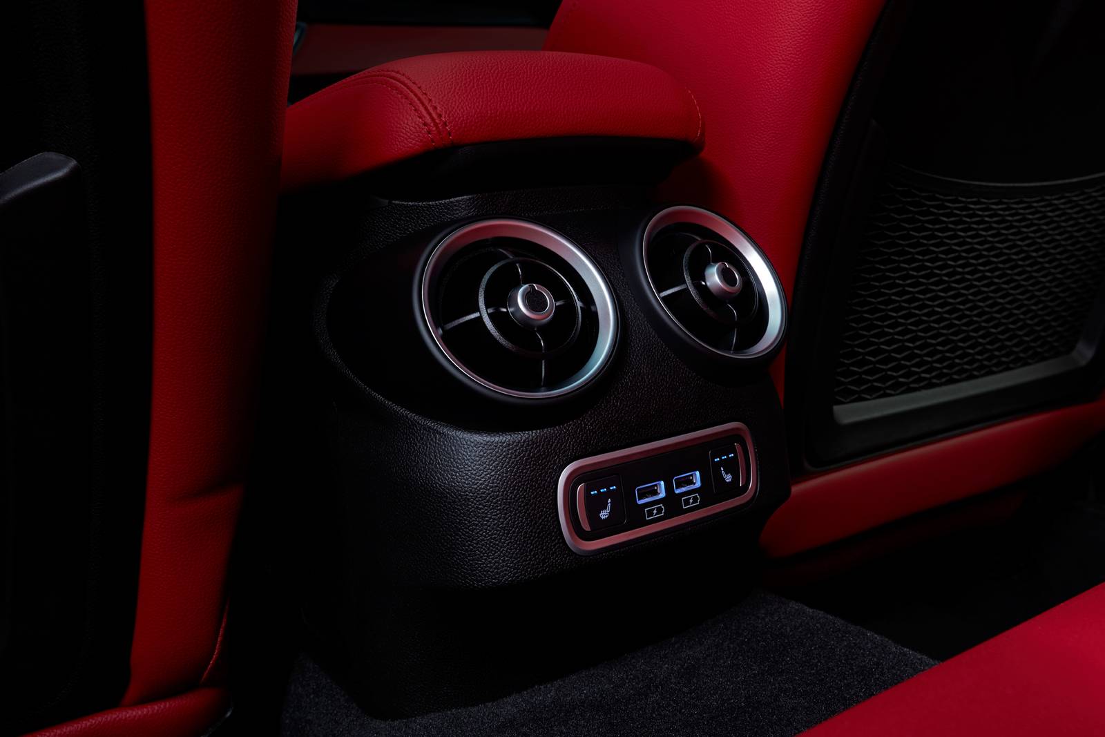 2021 Alfa Romeo Giulia interior DETAIL
