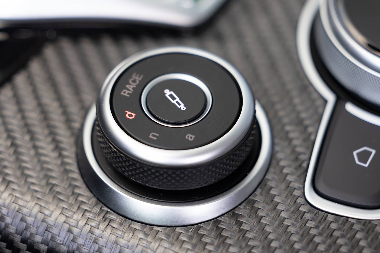 2024 Alfa Romeo Giulia interior AUXCTRL