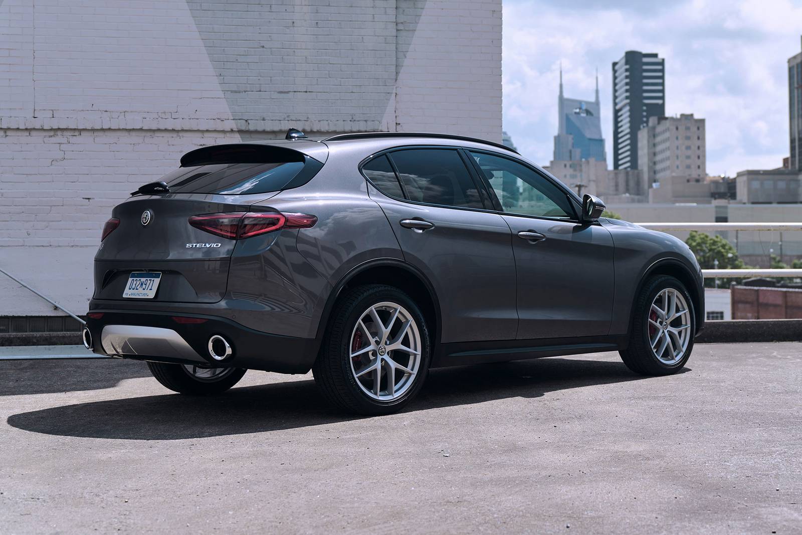 Alfa Romeo Stelvio Sport 4dr SUV Exterior. Options Shown.