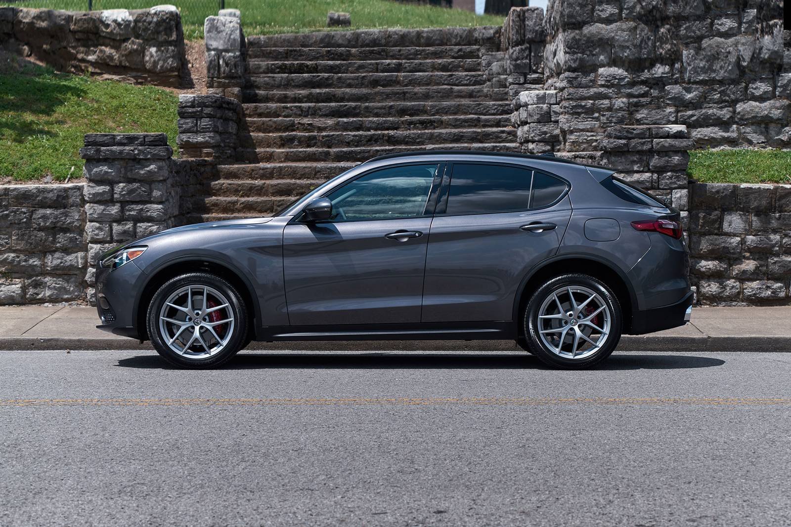 2018 Alfa Romeo Stelvio — OEM photo 3