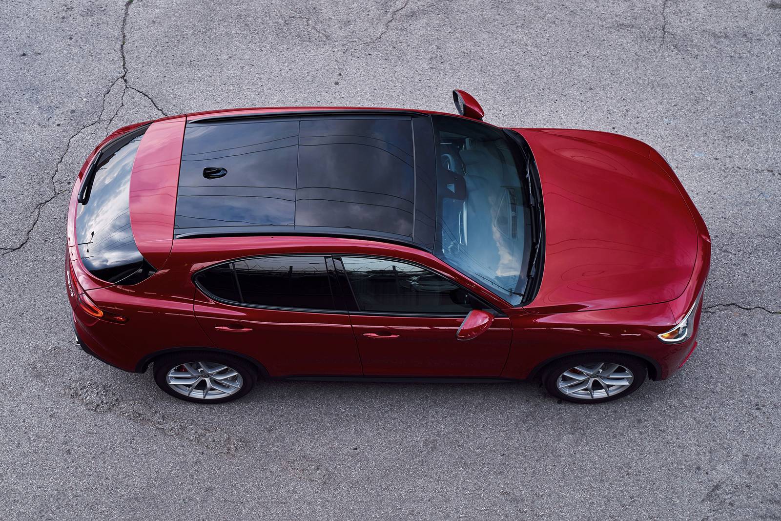 2018 Alfa Romeo Stelvio — OEM photo 1