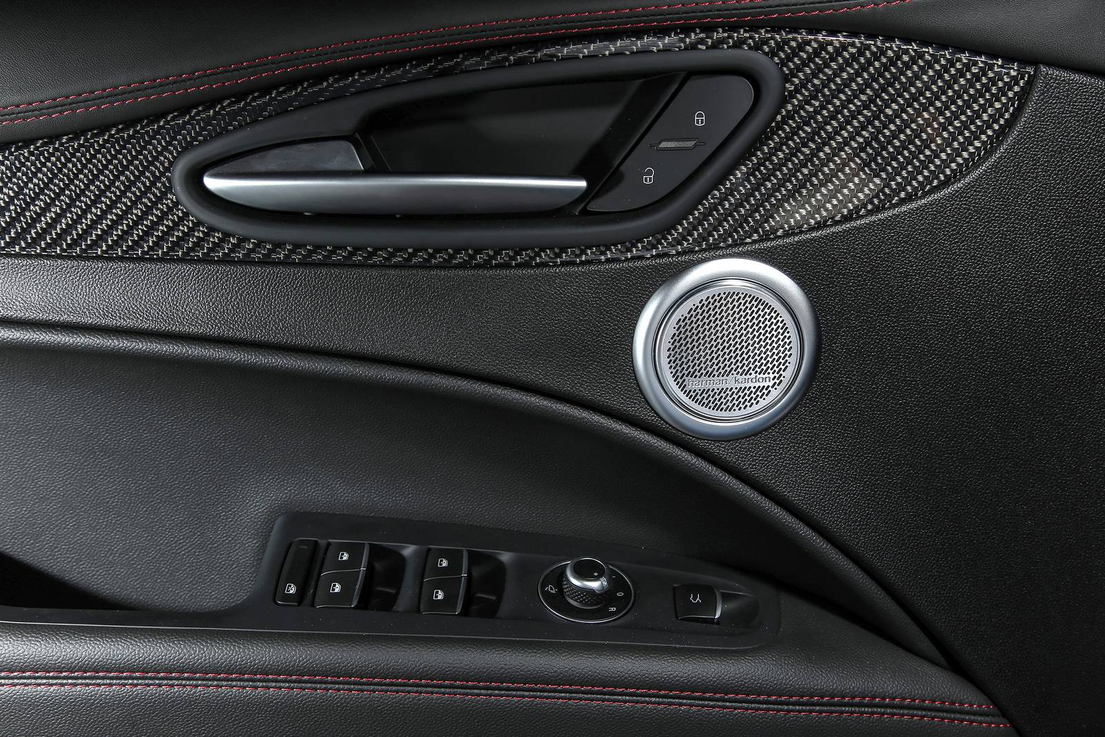 2019 Alfa Romeo Stelvio interior DETAIL