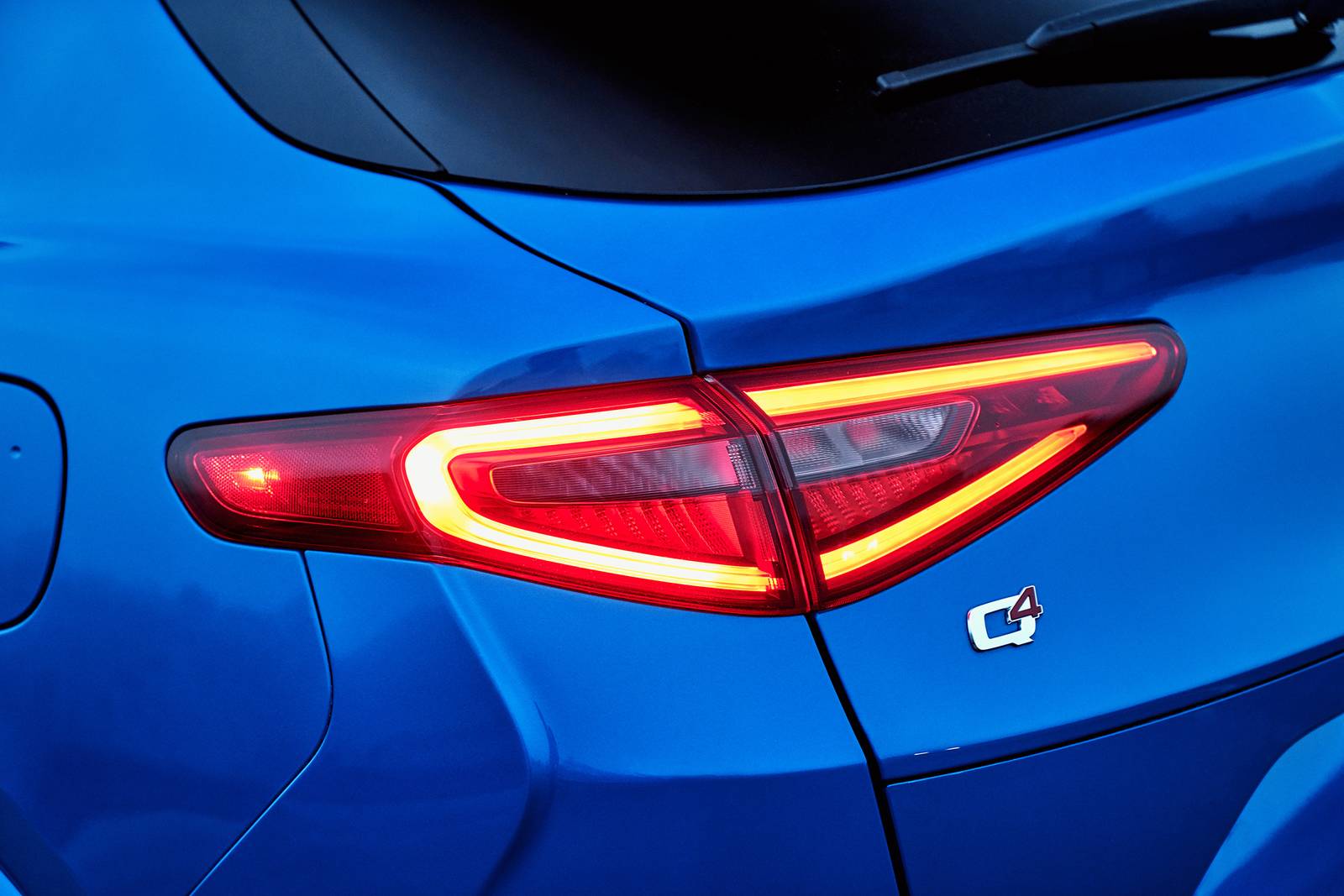 2020 Alfa Romeo Stelvio — OEM photo 4