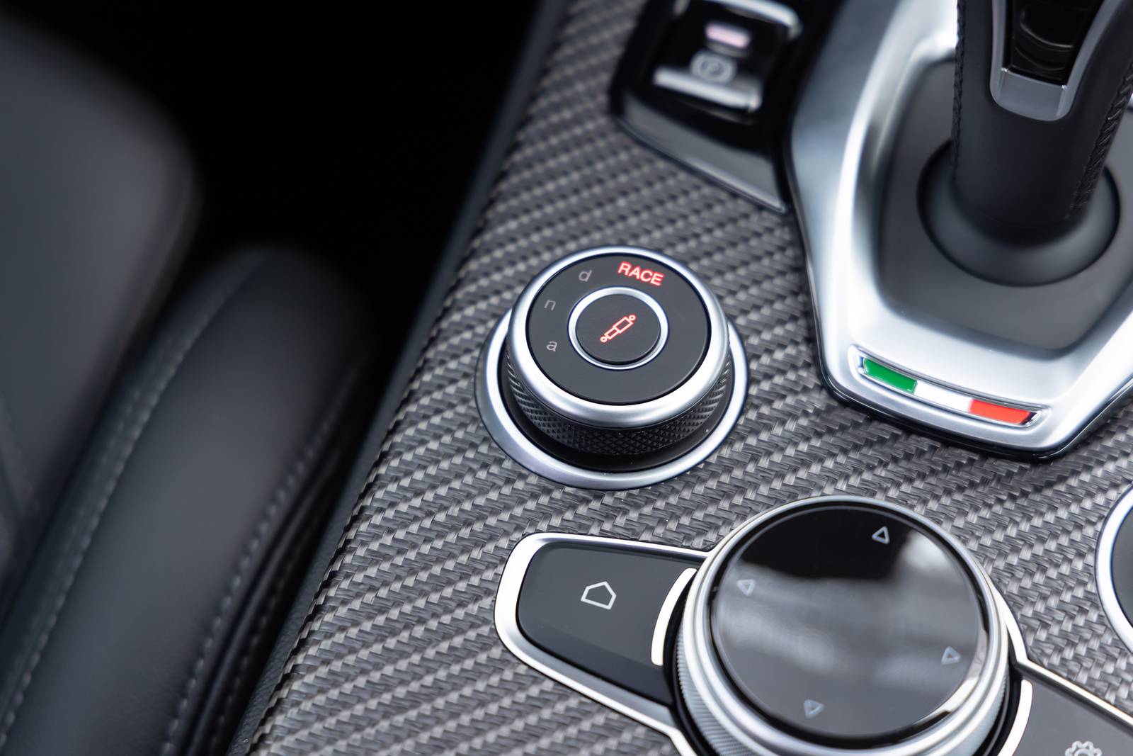 2024 Alfa Romeo Stelvio interior AUXCTRL