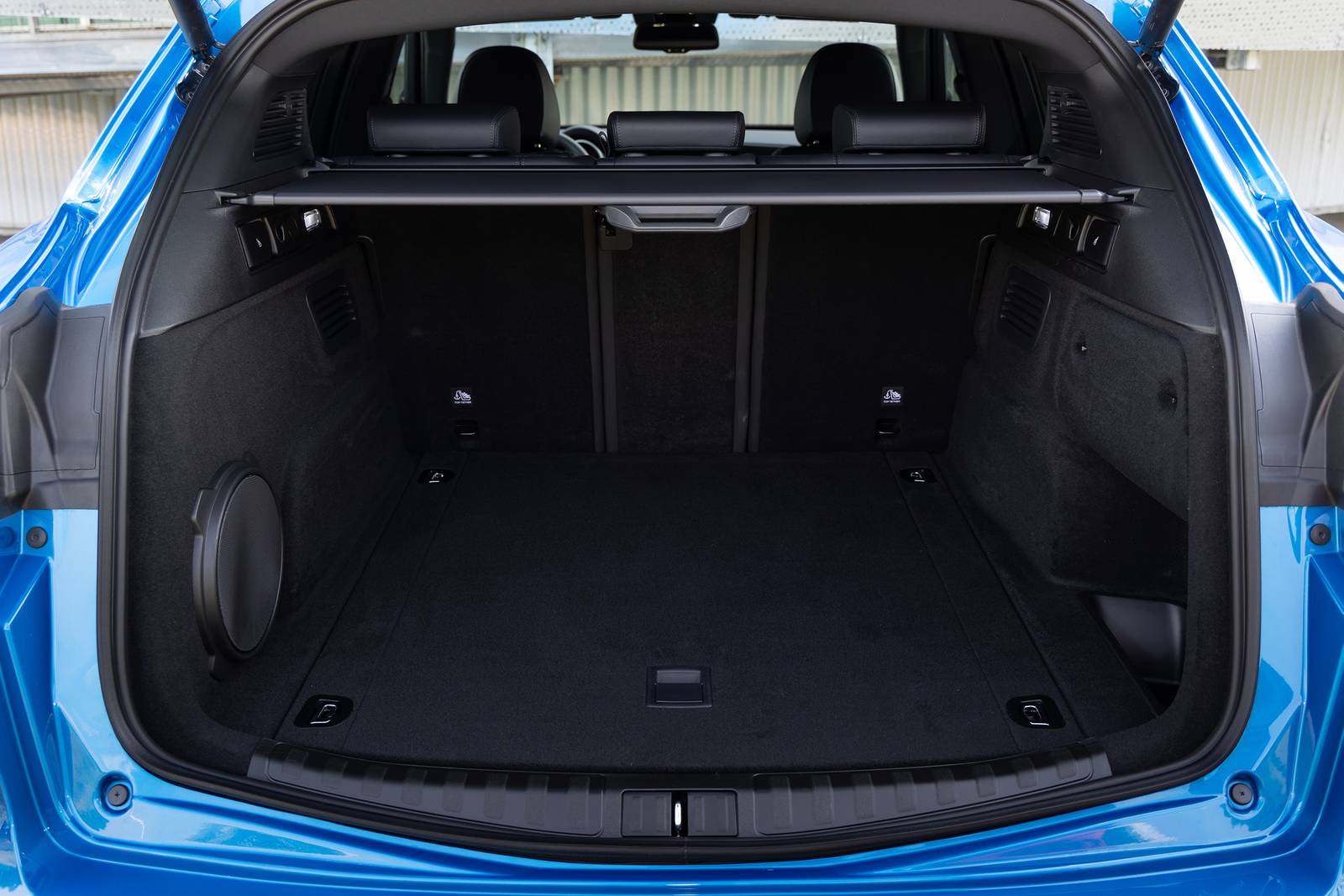 2024 Alfa Romeo Stelvio interior CARGO