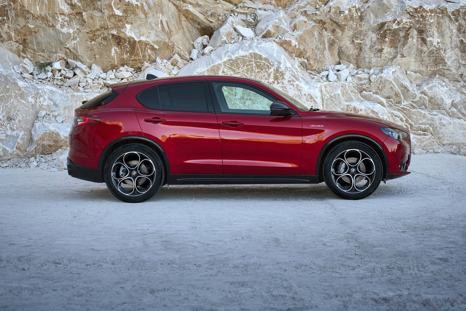 2024 Alfa Romeo Stelvio — OEM photo 3