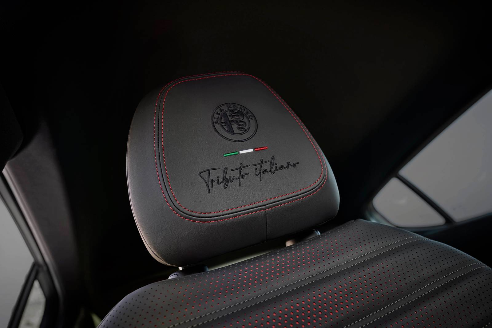 2024 Alfa Romeo Tonale interior DETAIL