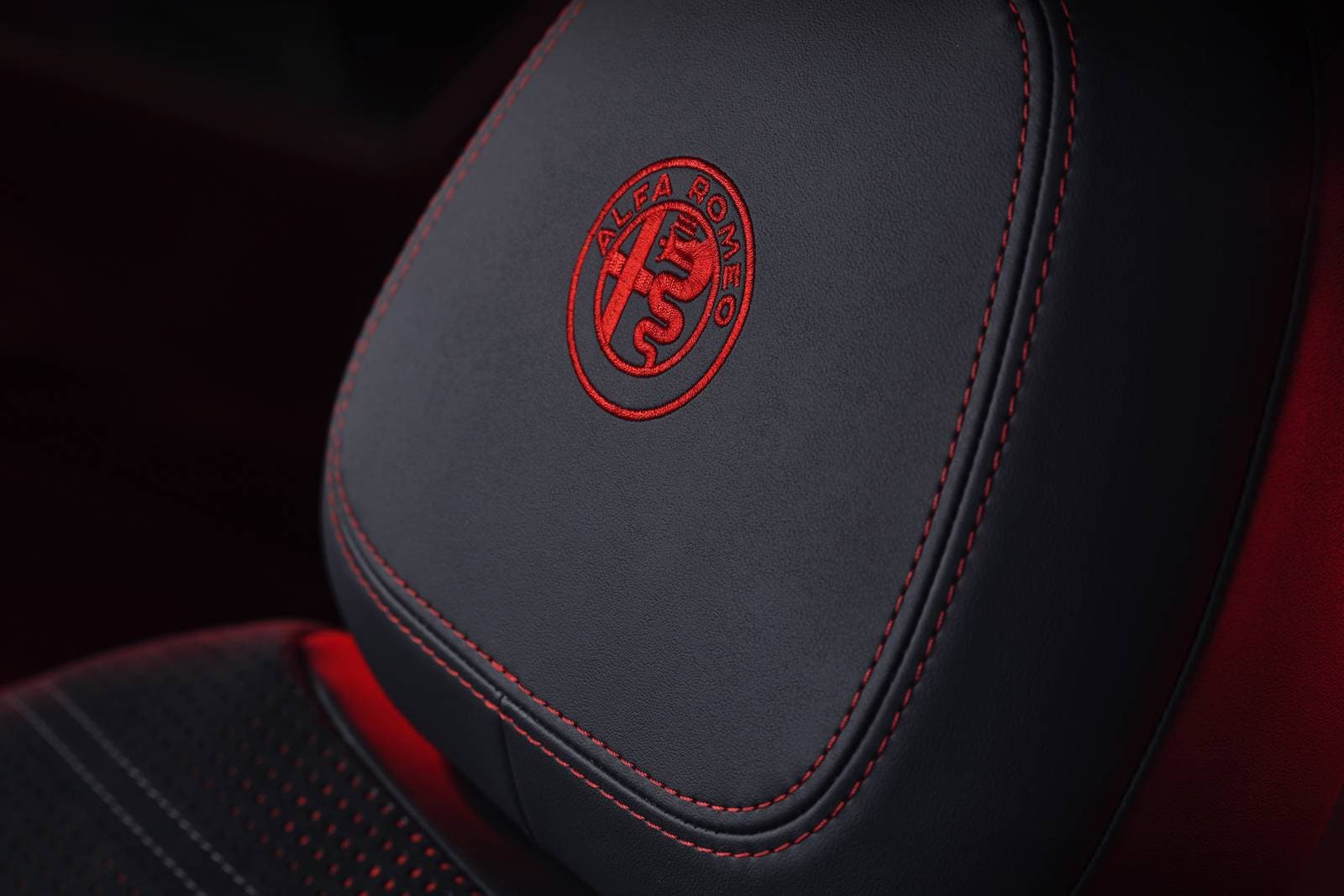 2024 Alfa Romeo Tonale interior DETAIL