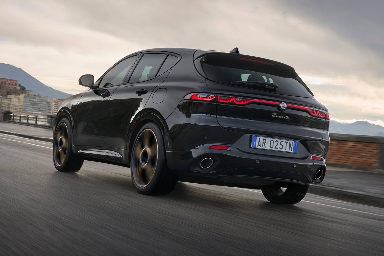 2025 Alfa Romeo Tonale Intensa 4dr SUV Exterior. European model shown.