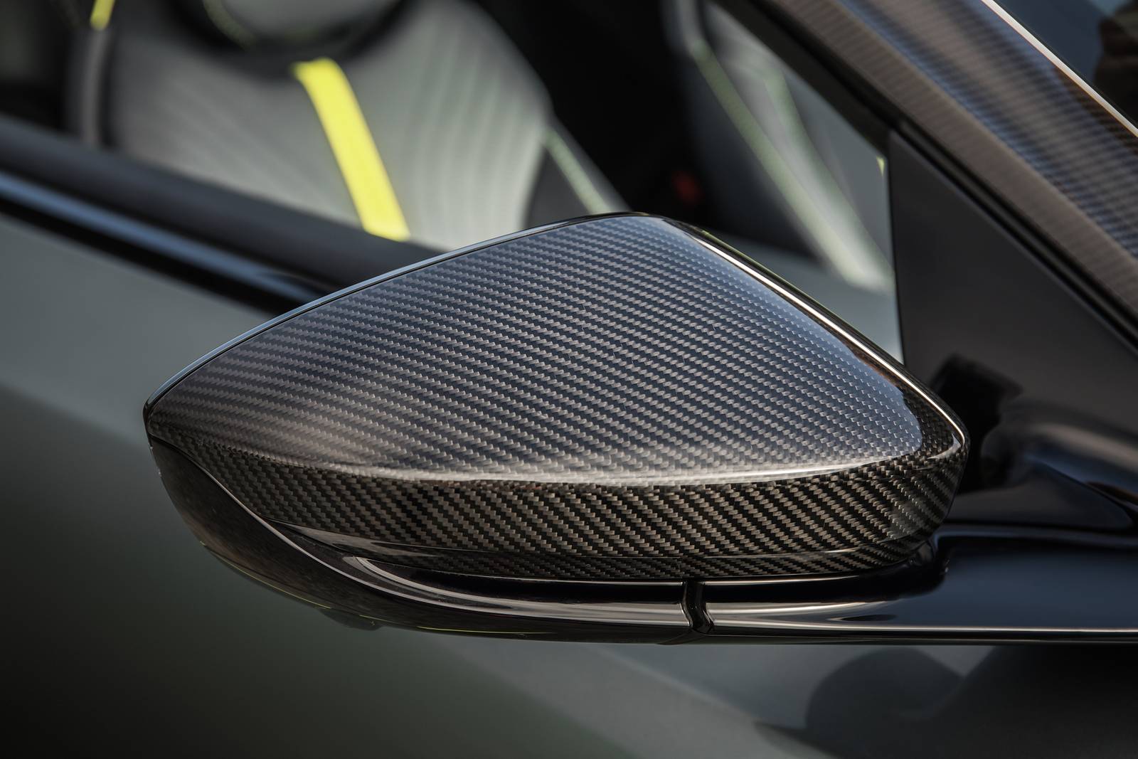 2019 Aston Martin DB11 — OEM photo 5