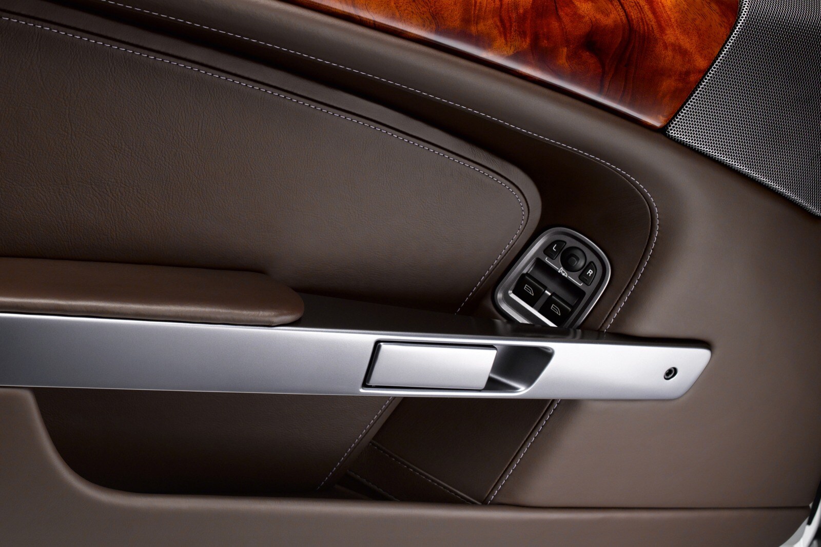 2010 Aston Martin DB9 interior DETAIL