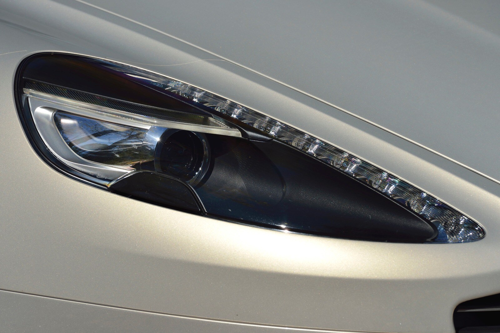 2013 Aston Martin DB9 exterior EDETAIL