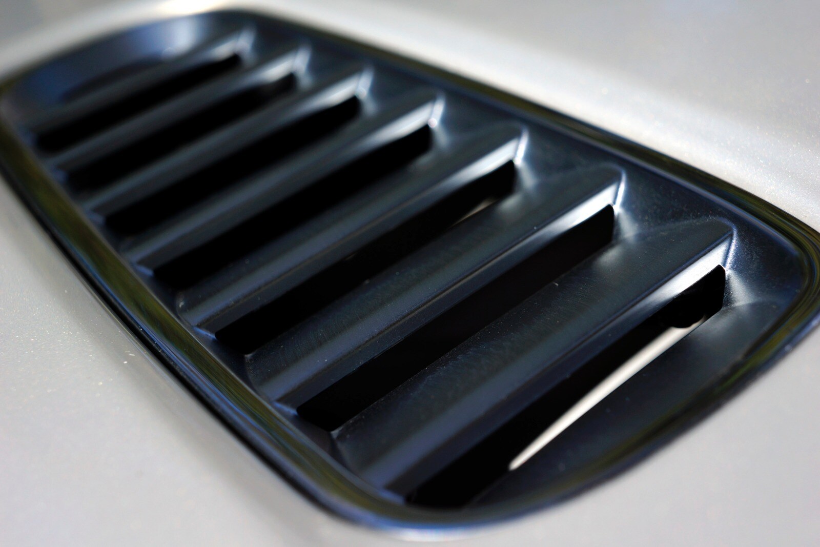 2013 Aston Martin DB9 exterior EDETAIL