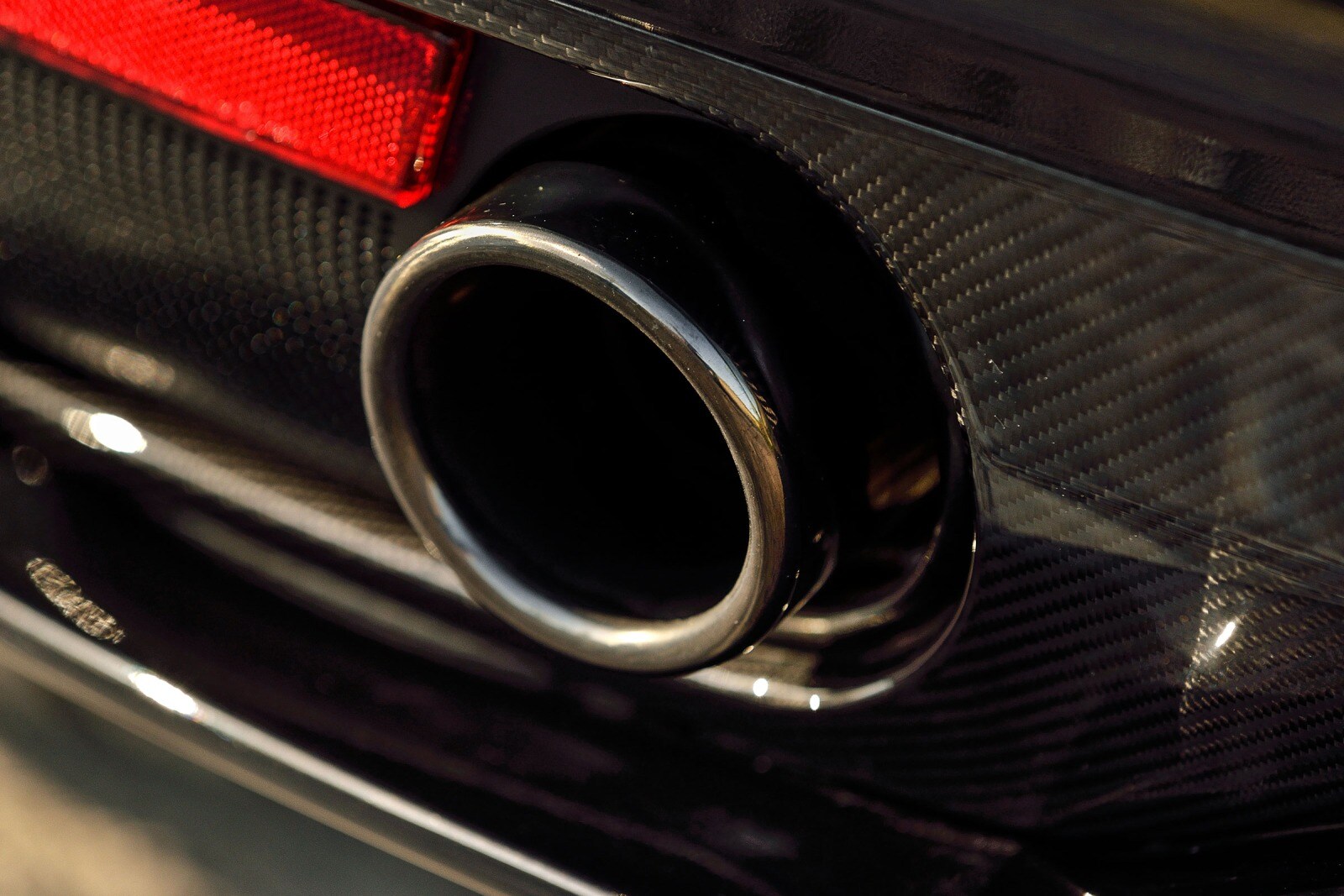 2014 Aston Martin DB9 exterior EDETAIL