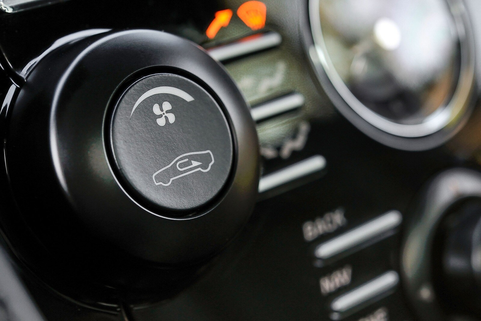 2014 Aston Martin DB9 interior DETAIL