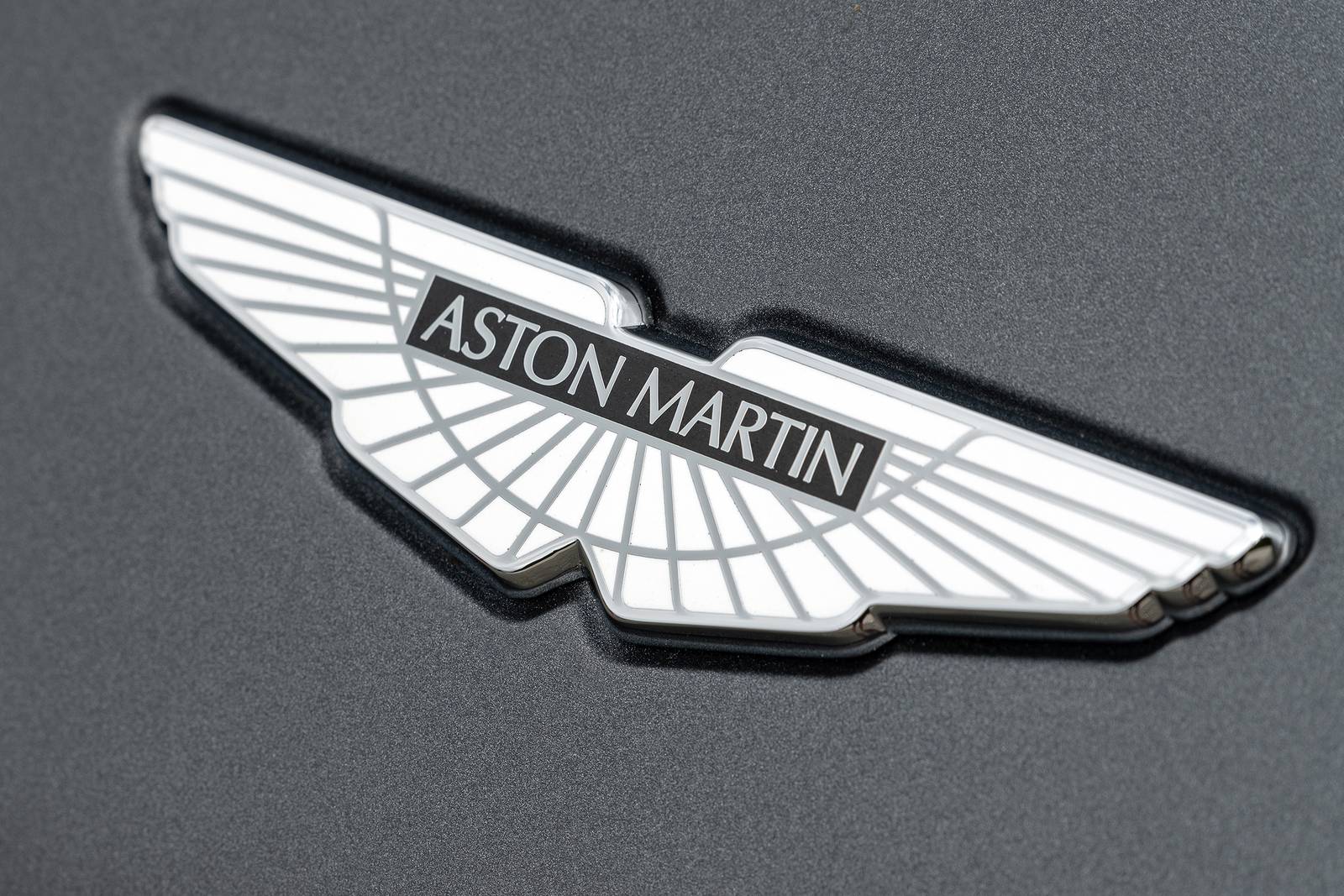 2019 Aston Martin DBS — OEM photo 4