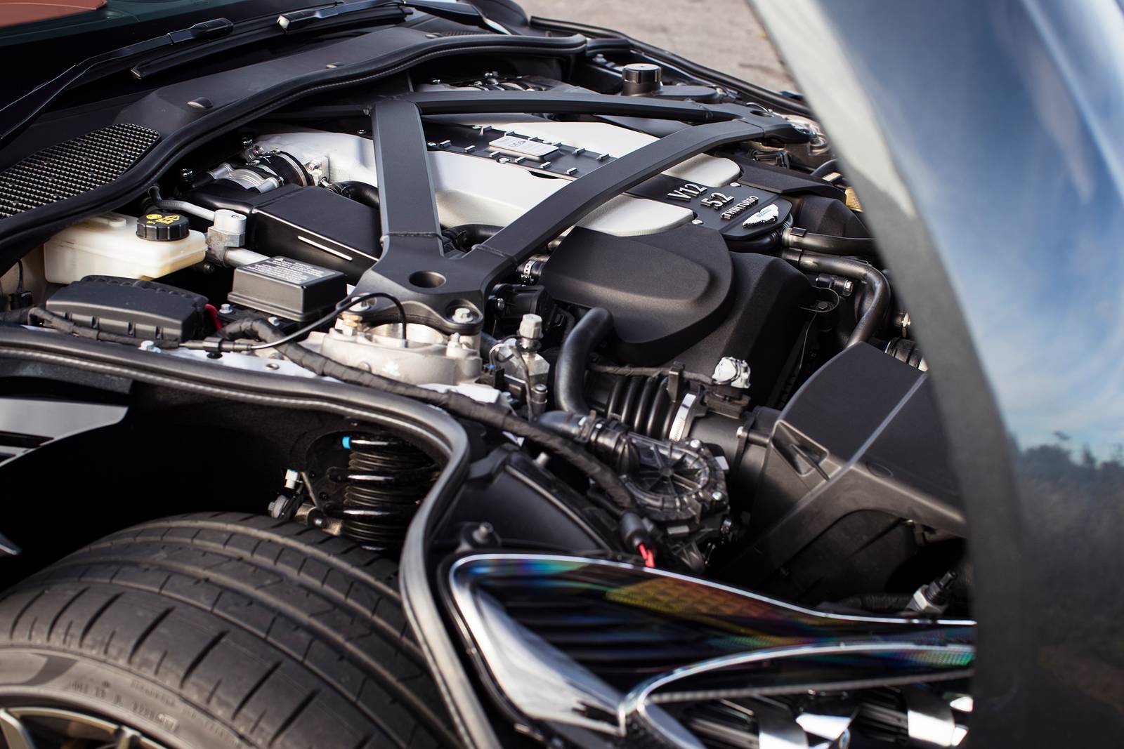 2021 Aston Martin DBS Superleggera exterior E