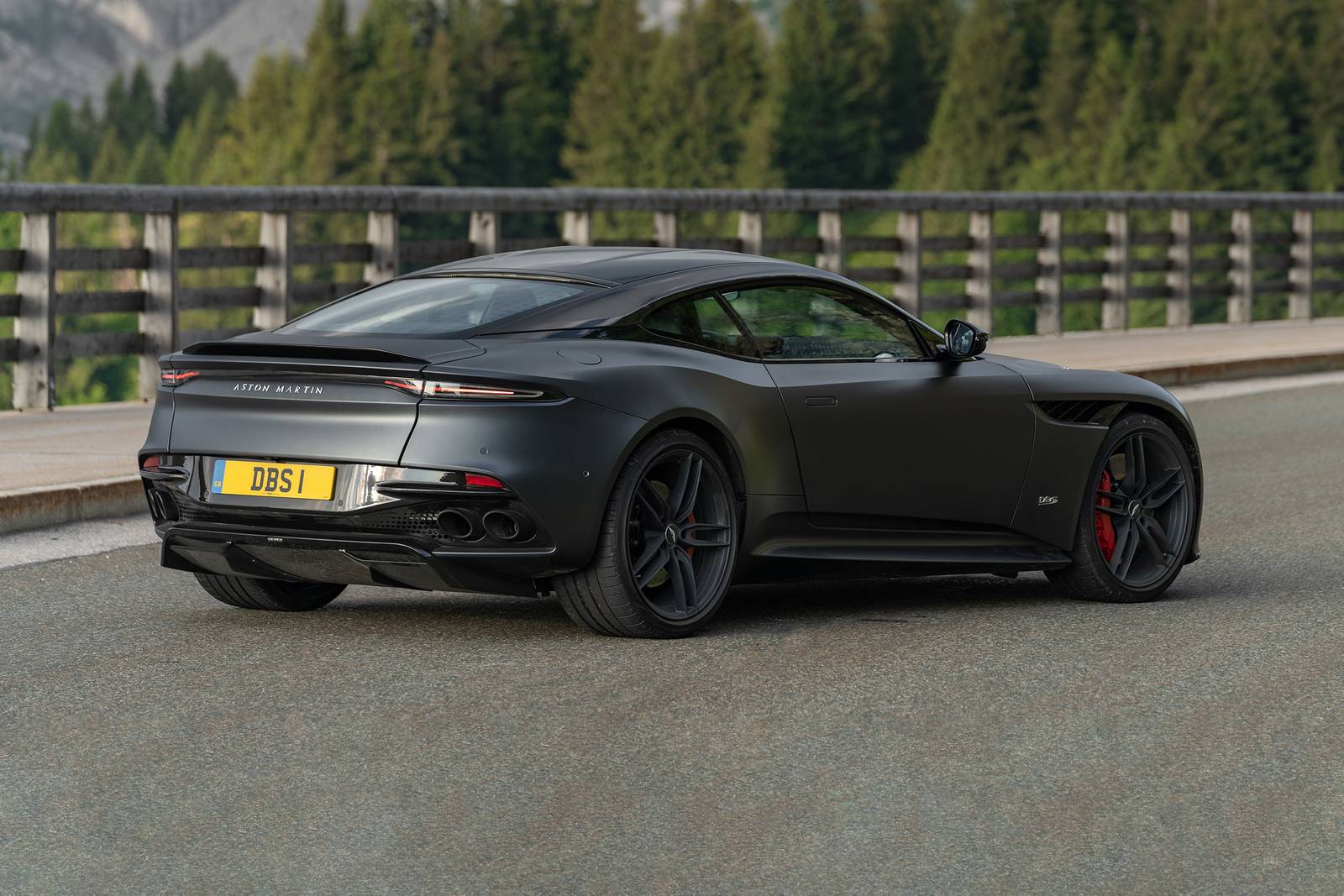 2020 Aston Martin DBS — OEM photo 5