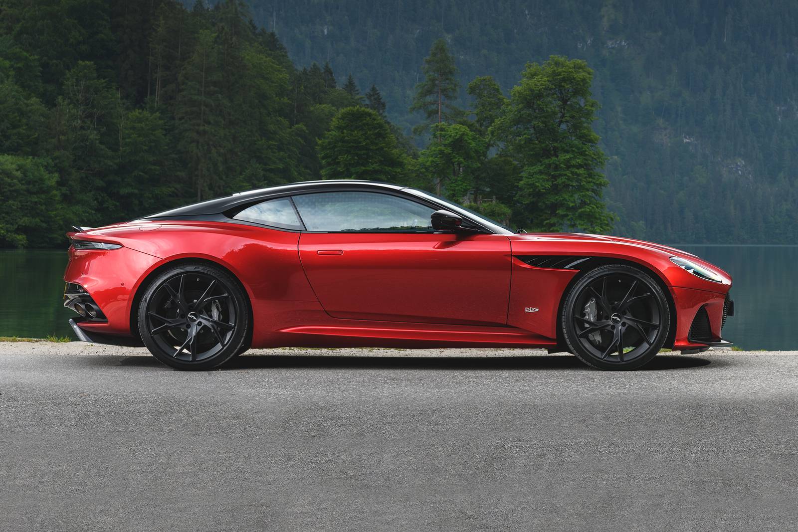 Aston Martin DBS Superleggera Coupe Profile