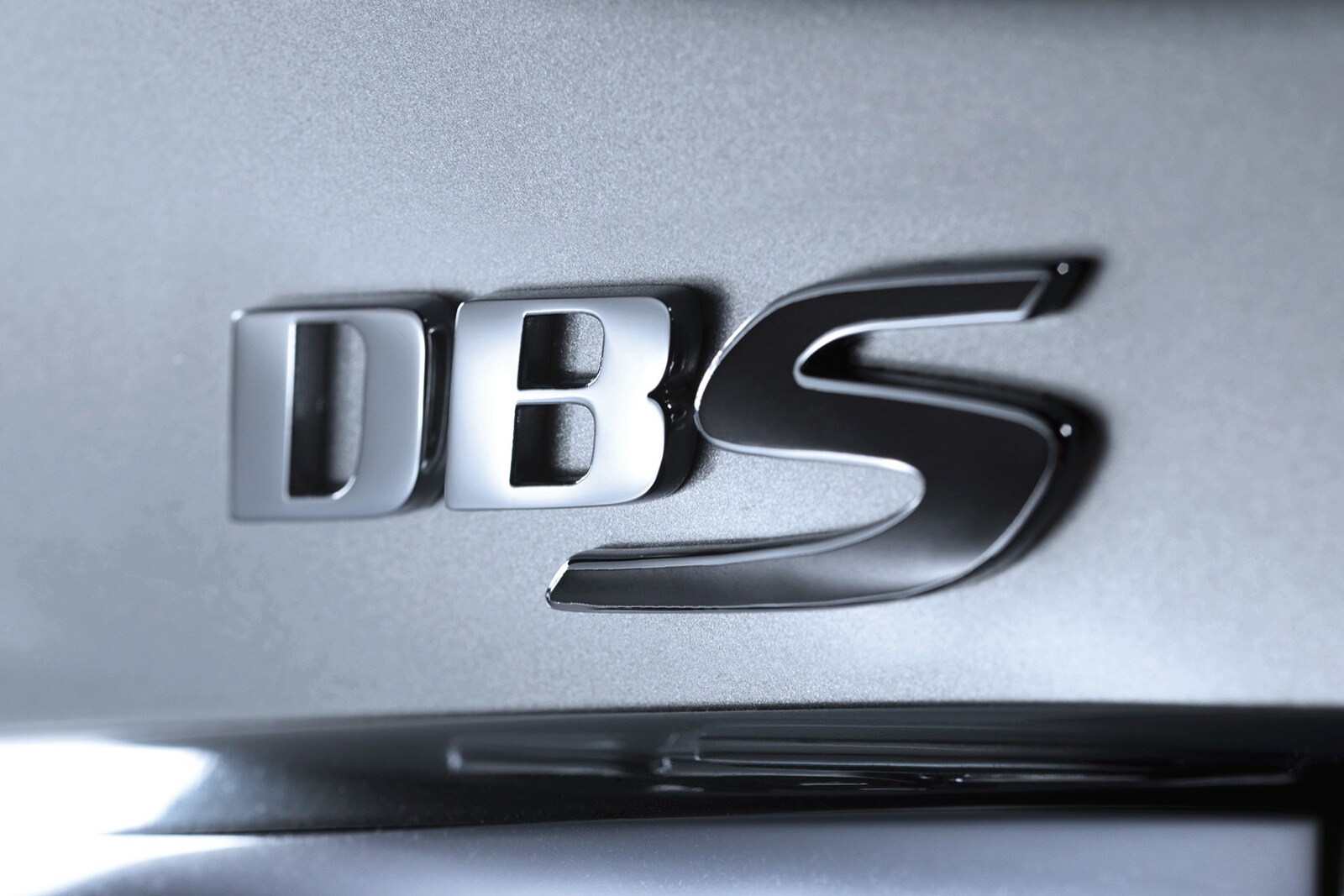 2010 Aston Martin DBS — OEM photo 4