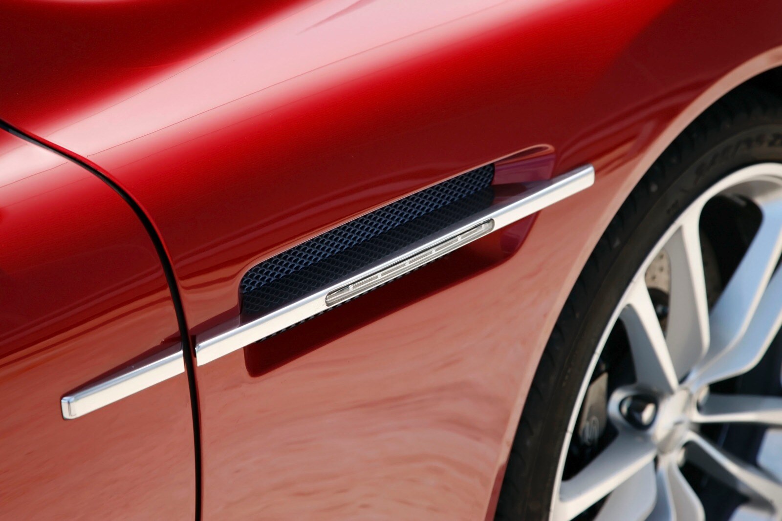 2012 Aston Martin DBS exterior EDETAIL