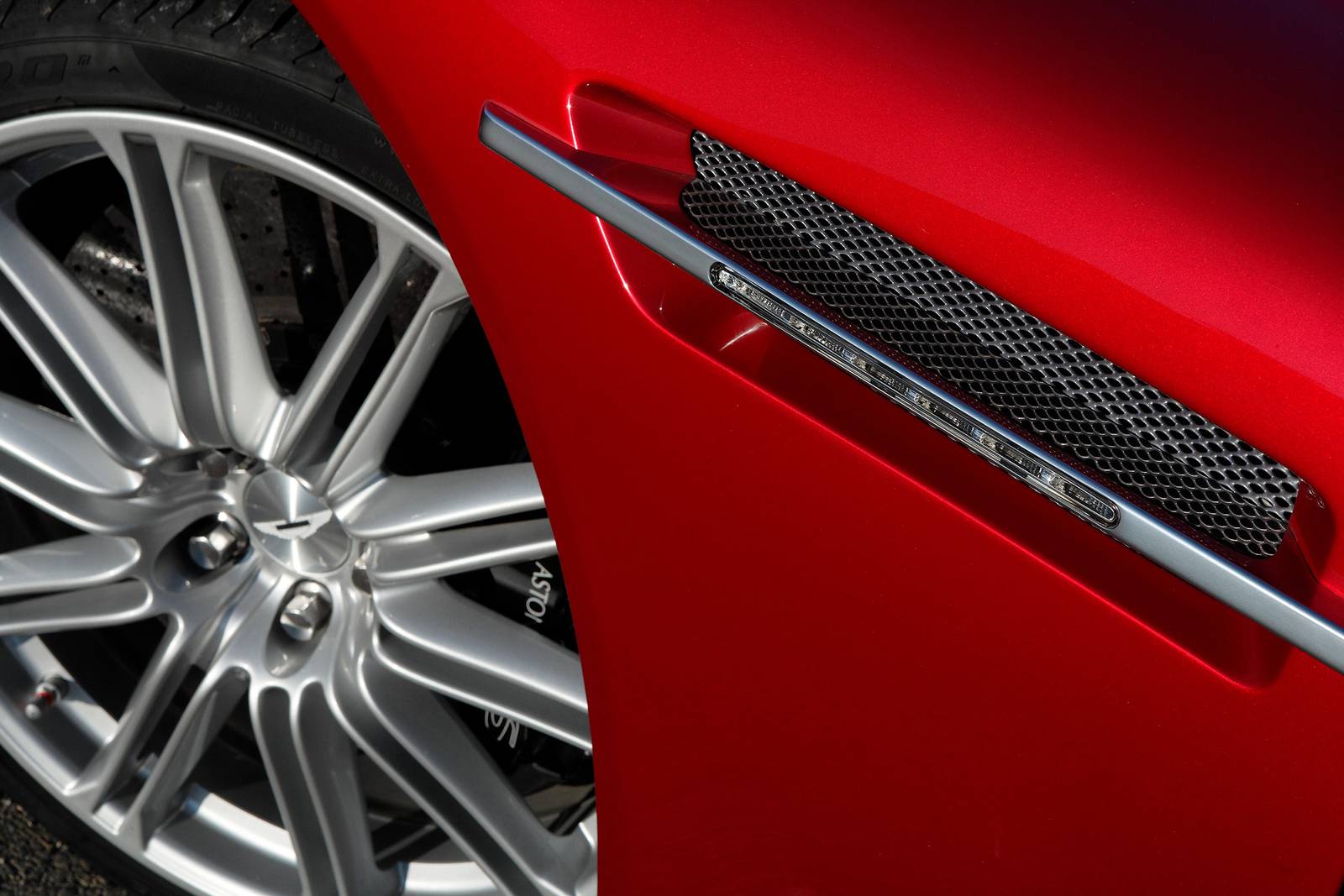 2012 Aston Martin DBS exterior EDETAIL