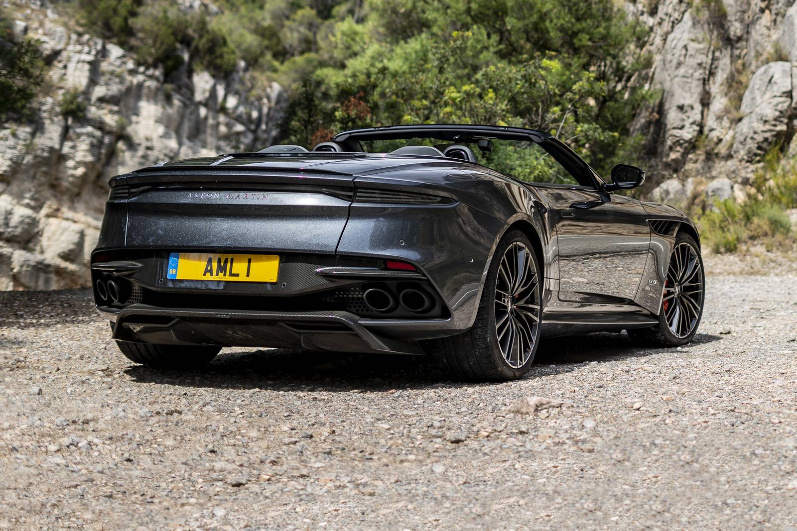 2022 Aston Martin DBS — OEM photo 5