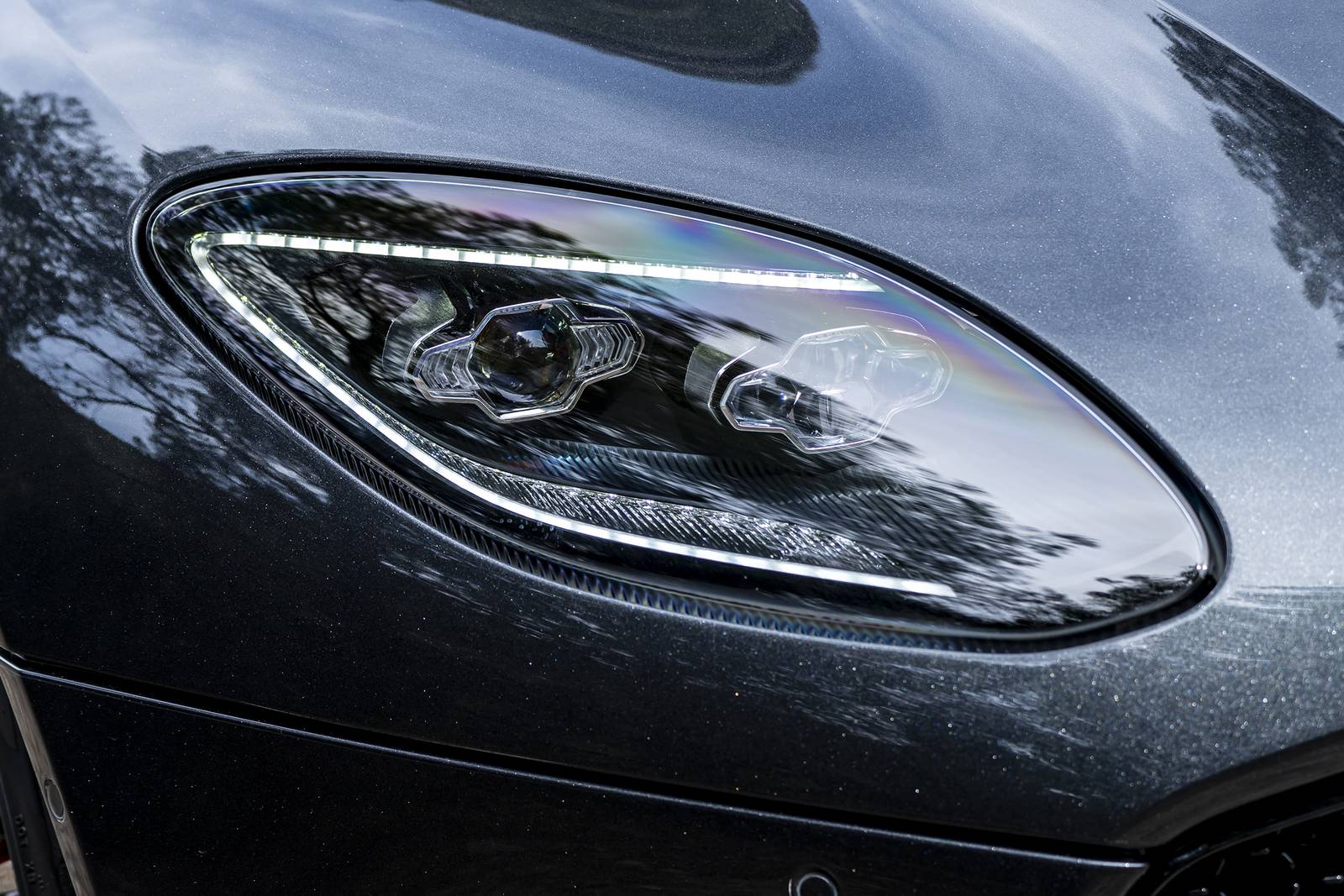 2022 Aston Martin DBS — OEM photo 3