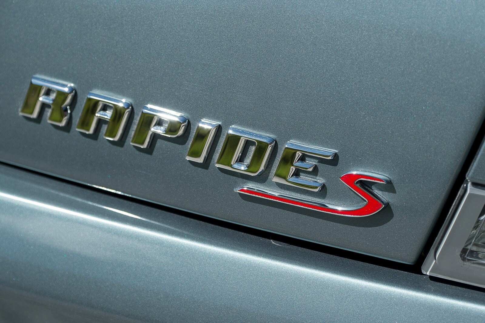 2015 Aston Martin Rapide — OEM photo 3