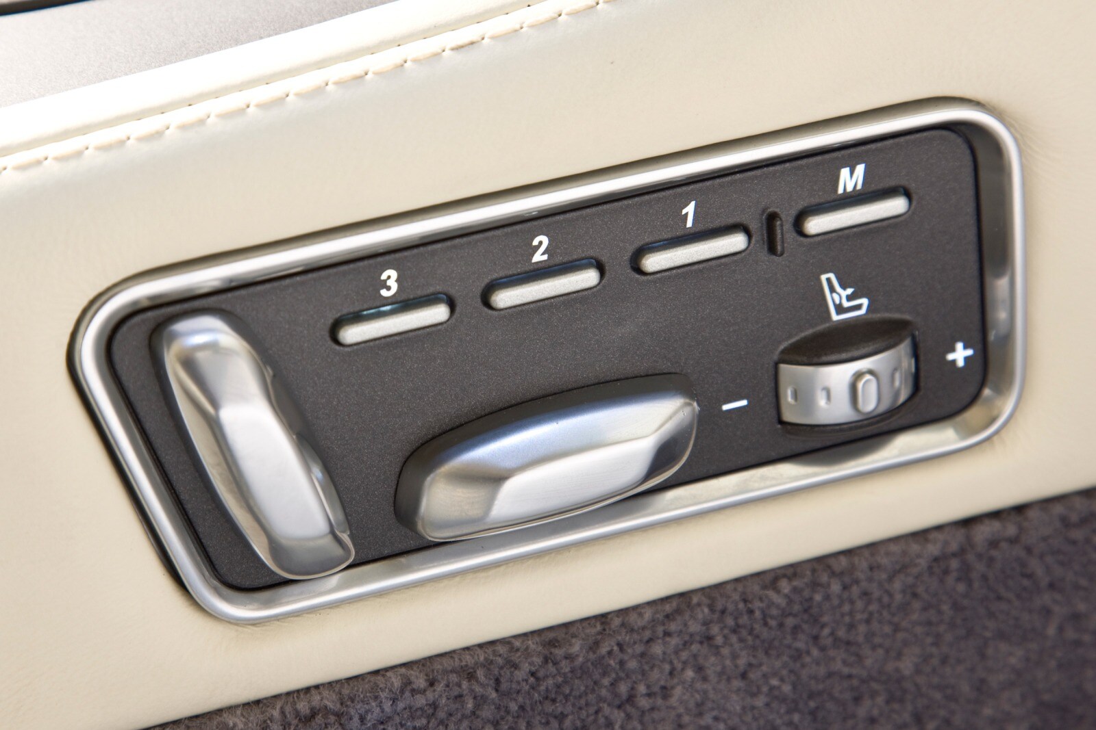 2010 Aston Martin Rapide interior DETAIL