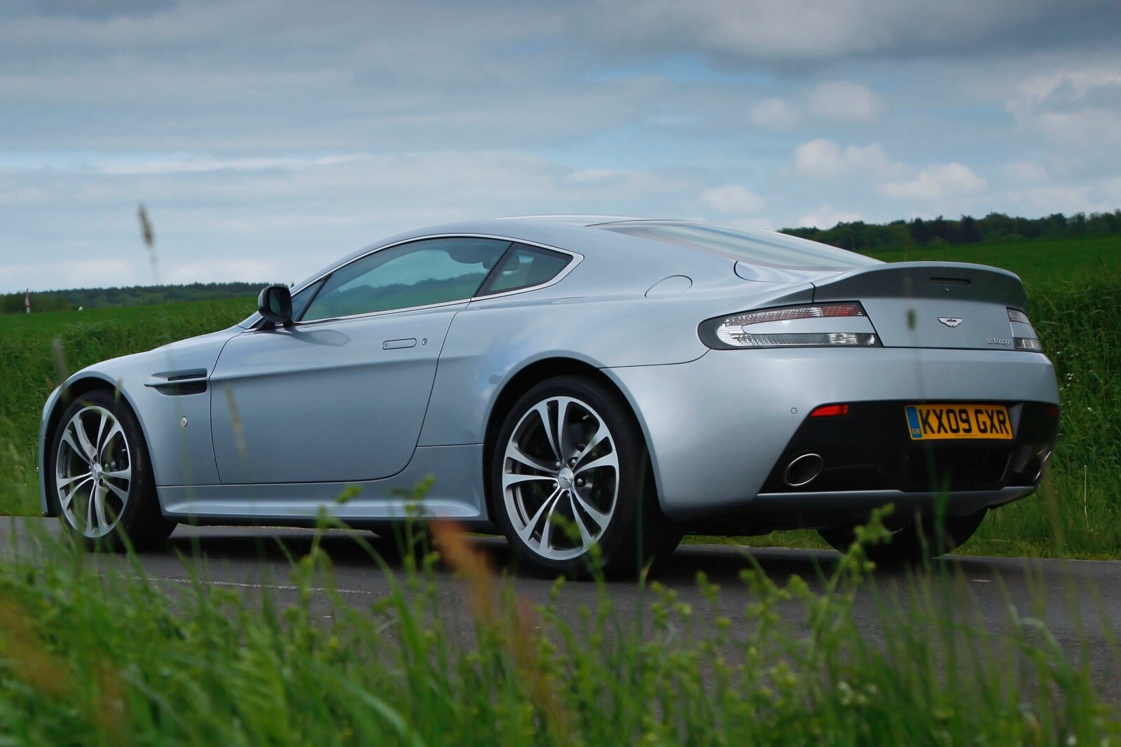 2012 Aston Martin V12 Vantage exterior FQ