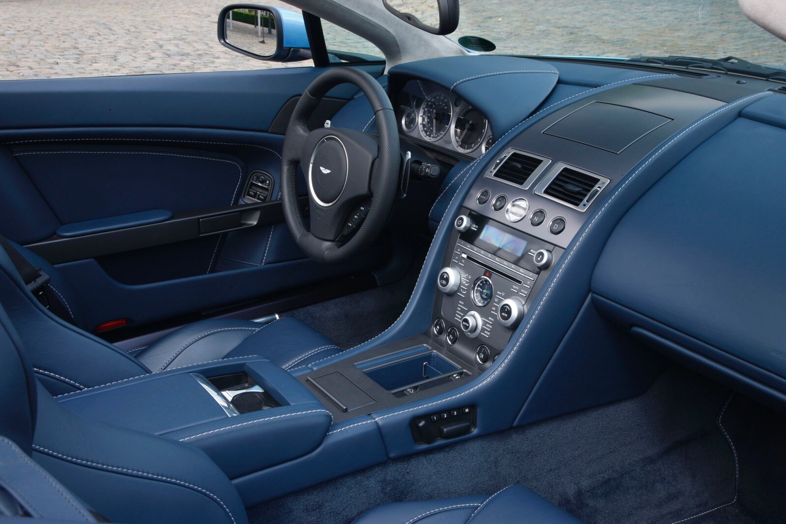 2012 Aston Martin V12 Vantage interior I