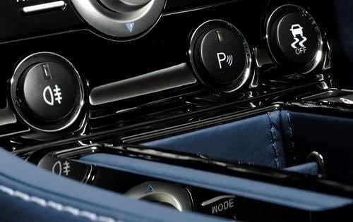 2011 Aston Martin V8 Vantage interior CC