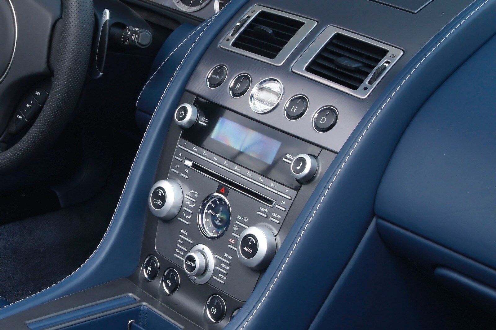 2012 Aston Martin V8 Vantage interior CC
