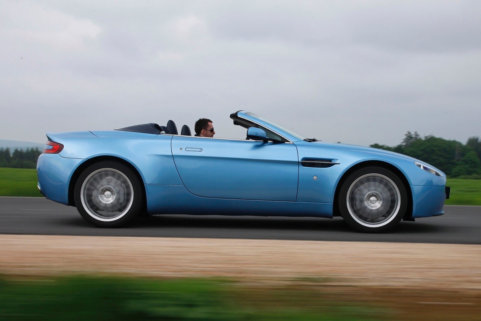 2012 Aston Martin V8 Vantage — OEM photo 3