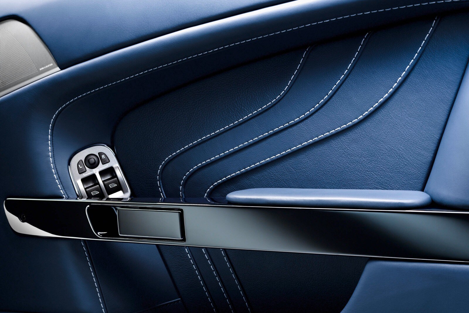 2013 Aston Martin V8 Vantage interior DETAIL