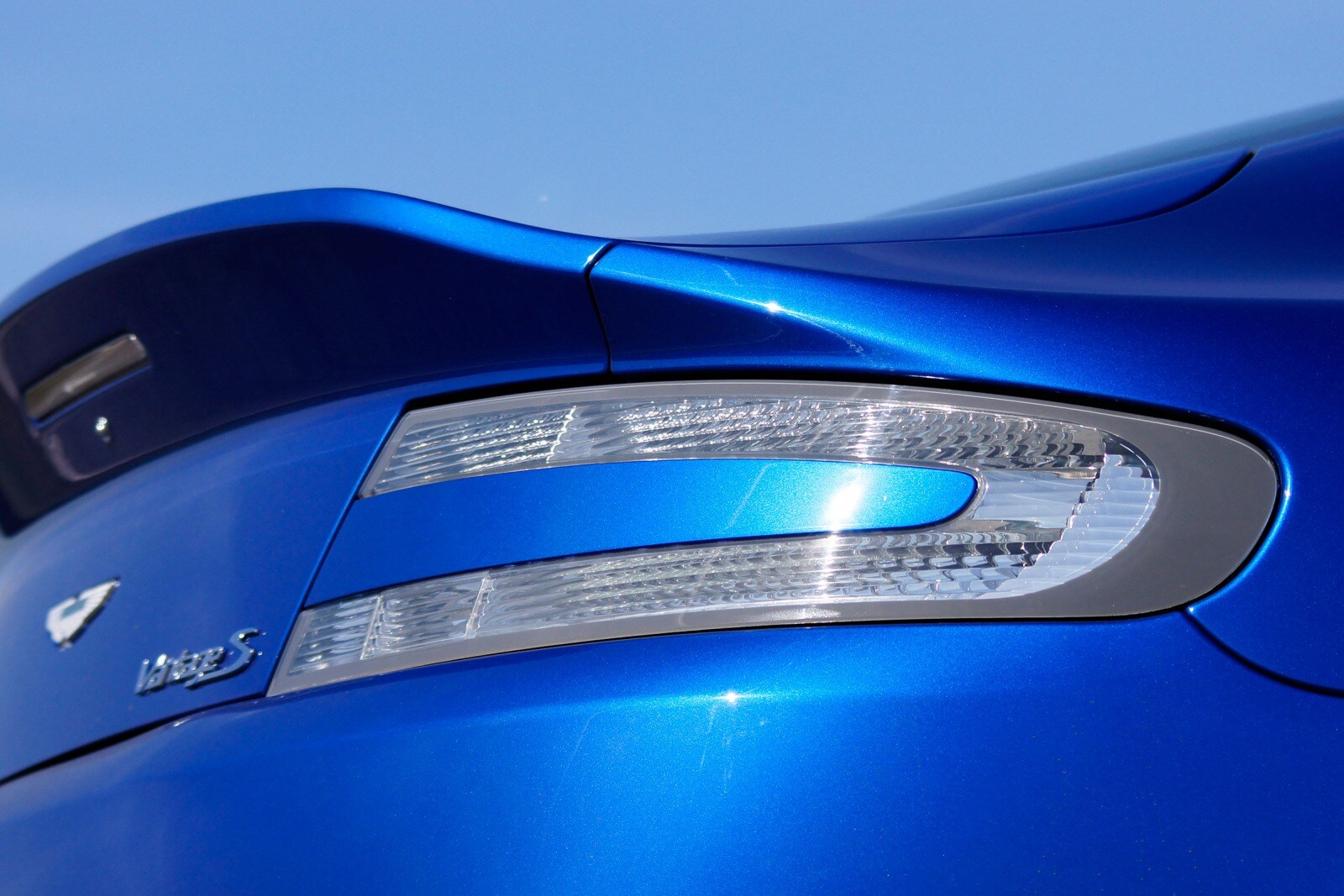2015 Aston Martin V8 Vantage — OEM photo 4