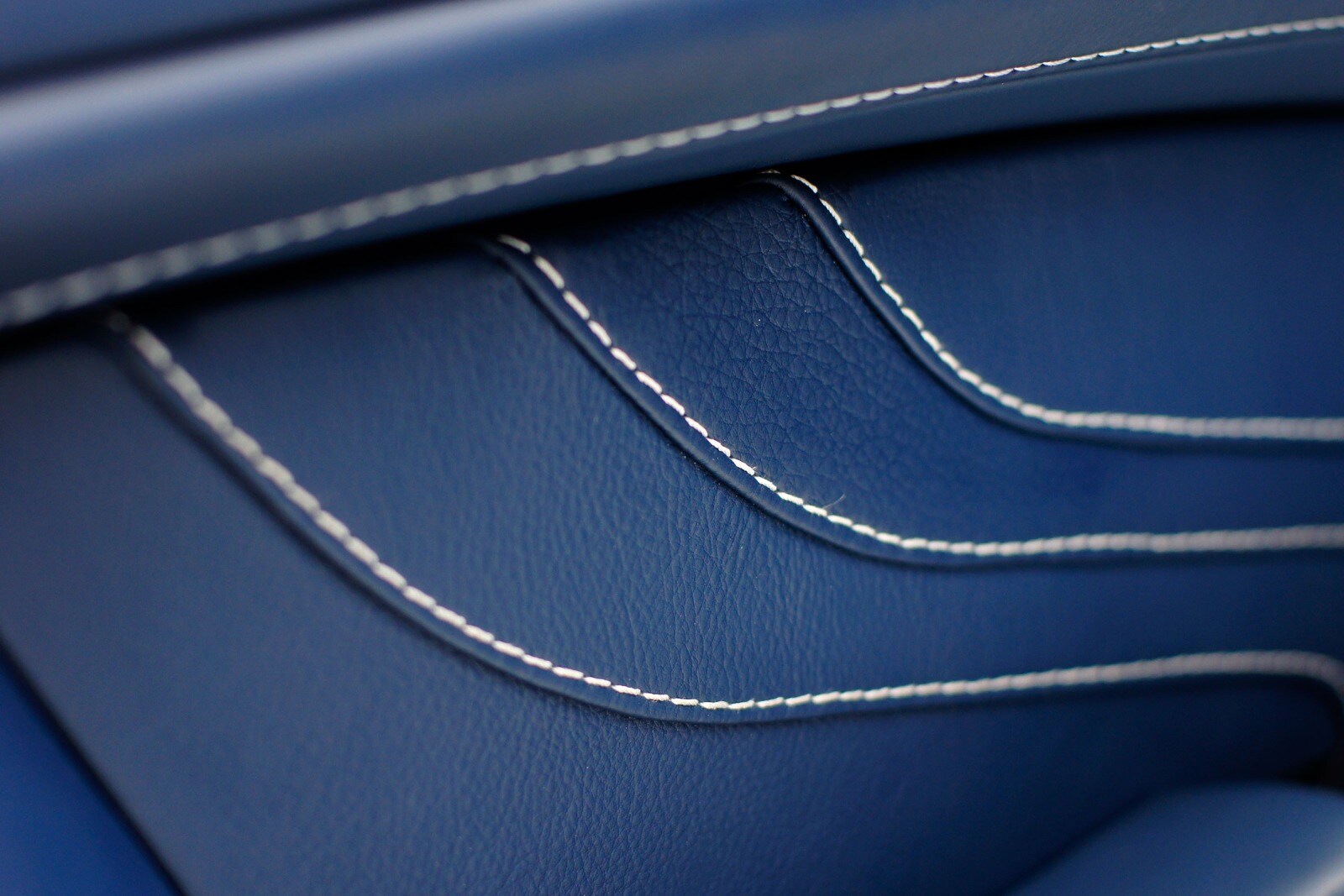 2014 Aston Martin V8 Vantage interior DETAIL