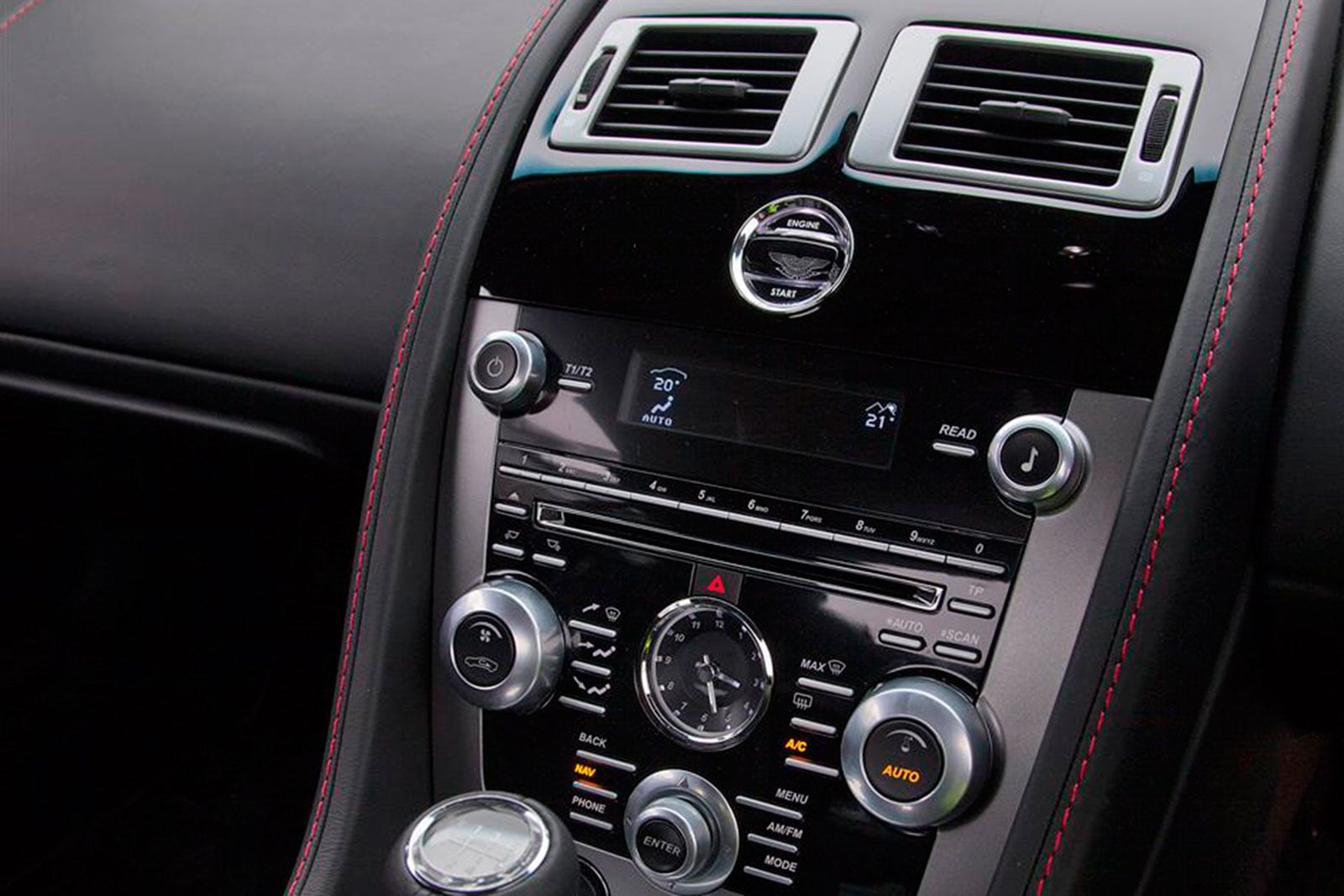 2016 Aston Martin V8 Vantage interior CC