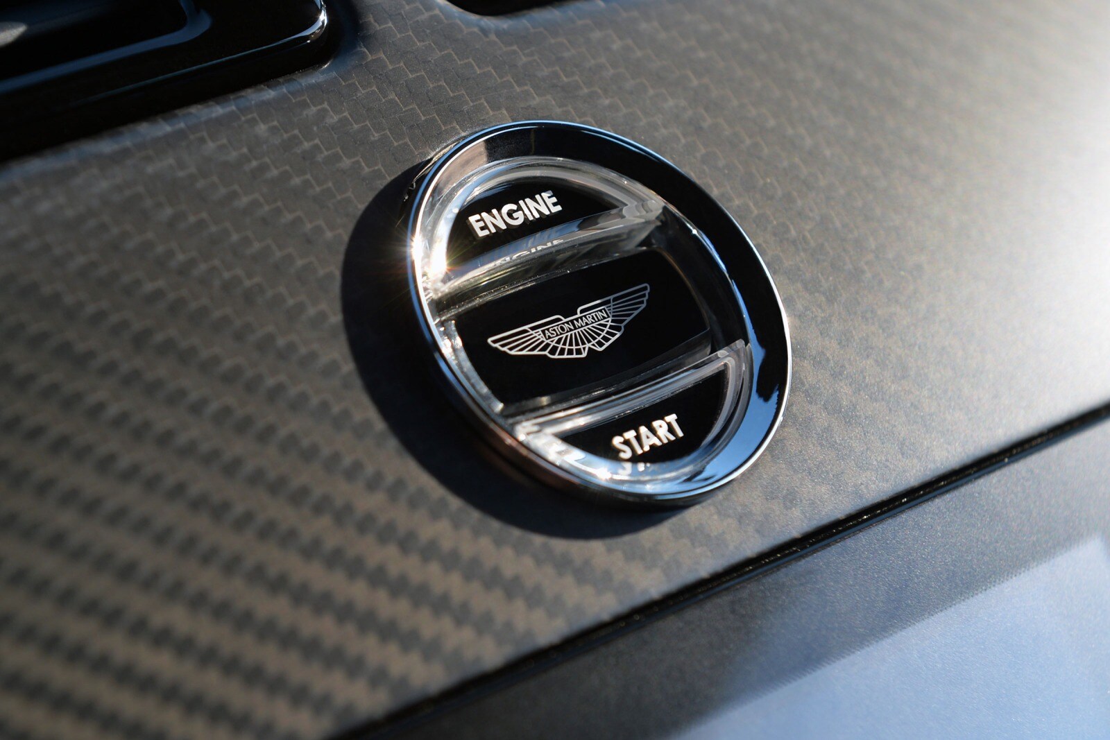 2016 Aston Martin V8 Vantage interior DETAIL